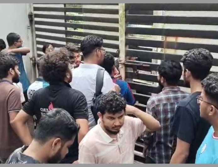 CUET Students Call for ‘Complete Shutdown’ Over VC Replacement