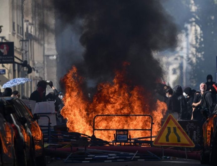 Tens of Thousands Take to Streets in France Demanding Better Education