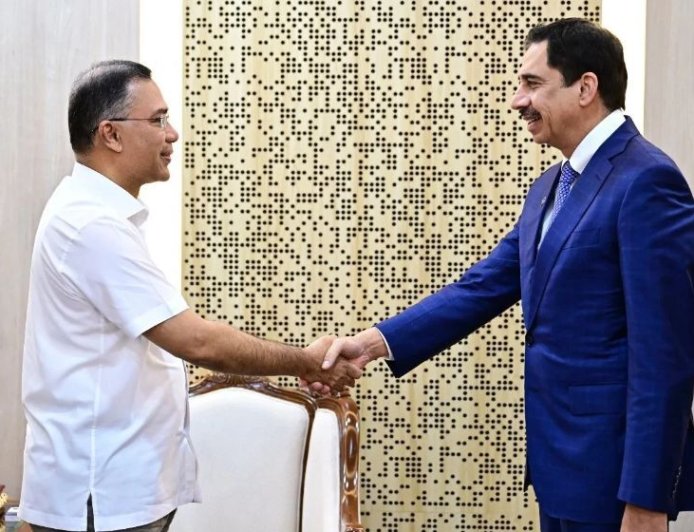 PM urges DP World to invest in free trade zones, rail-based ICDs