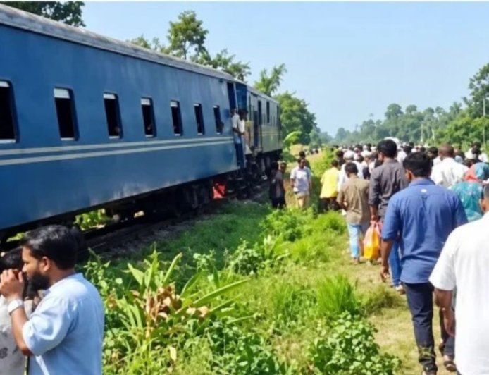 Karnaphuli Express Derails in Cumilla, Disrupting Dhaka–Chattogram Rail Services