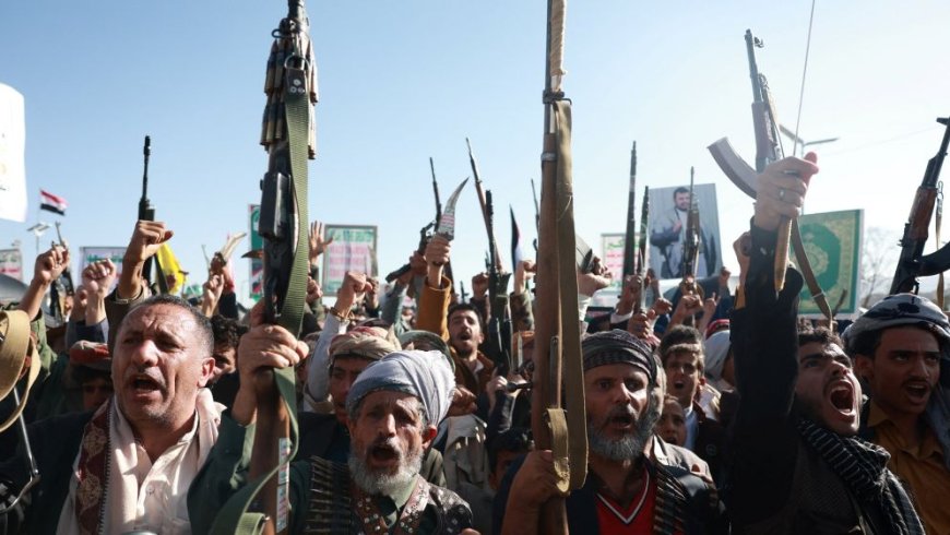 Houthis Attack Yemen Presidential Palace, Killing Two Guards; PM Unharmed